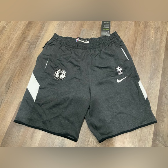 Nike NBA Dallas Mavericks Team Therma Flex Dri-Fit Shorts AV1048-032 Men's Sz XL